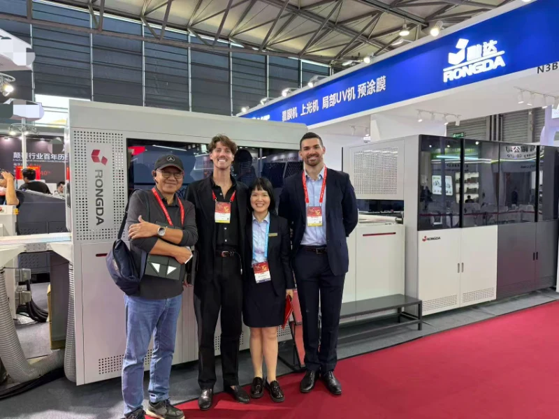 Rongda Packaging at All in Print China 2026: живая демонстрация автоматического устройства для изготовления коробок BFM1000
